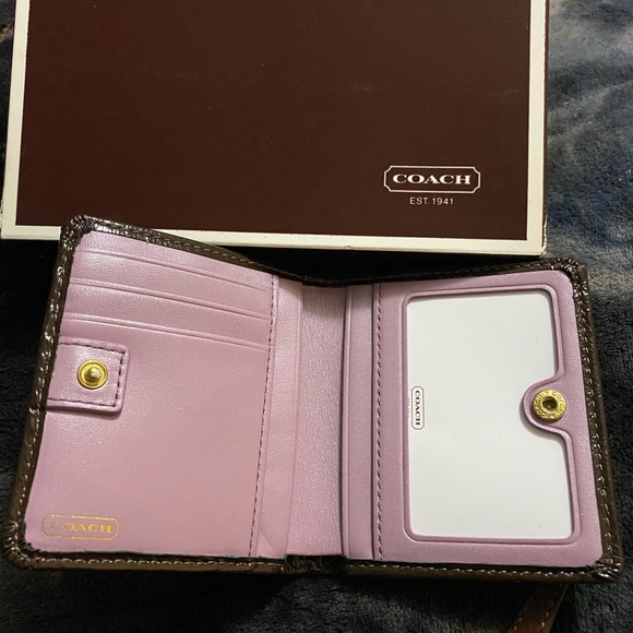 BEAUTIFUL BRAND NEW COACH WALLET STRAIGHT-OUT THE BOX‼️🔥🔥 - Picture 3 of 5
